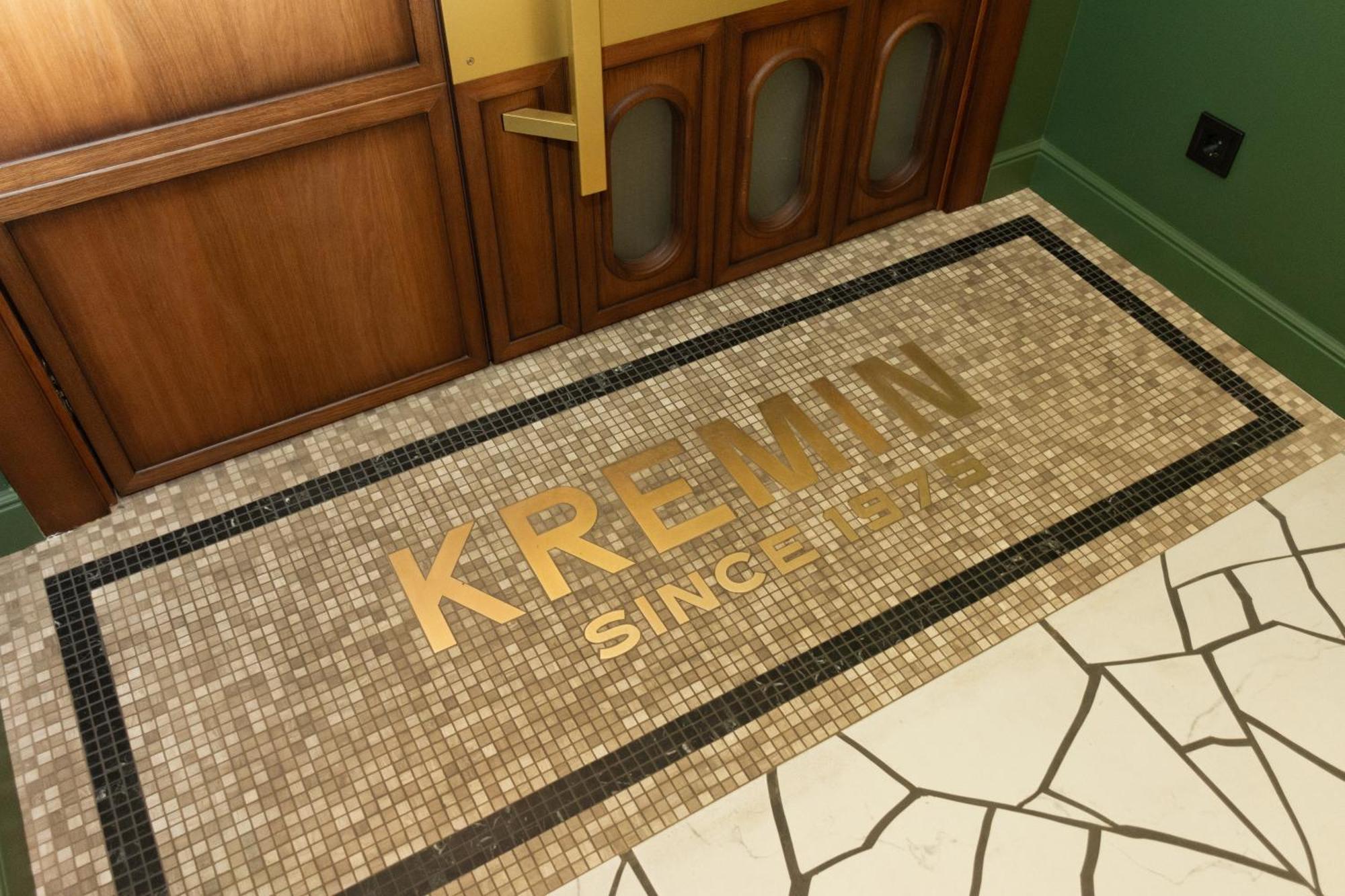 Kremin Hotel Kremenčuk Esterno foto